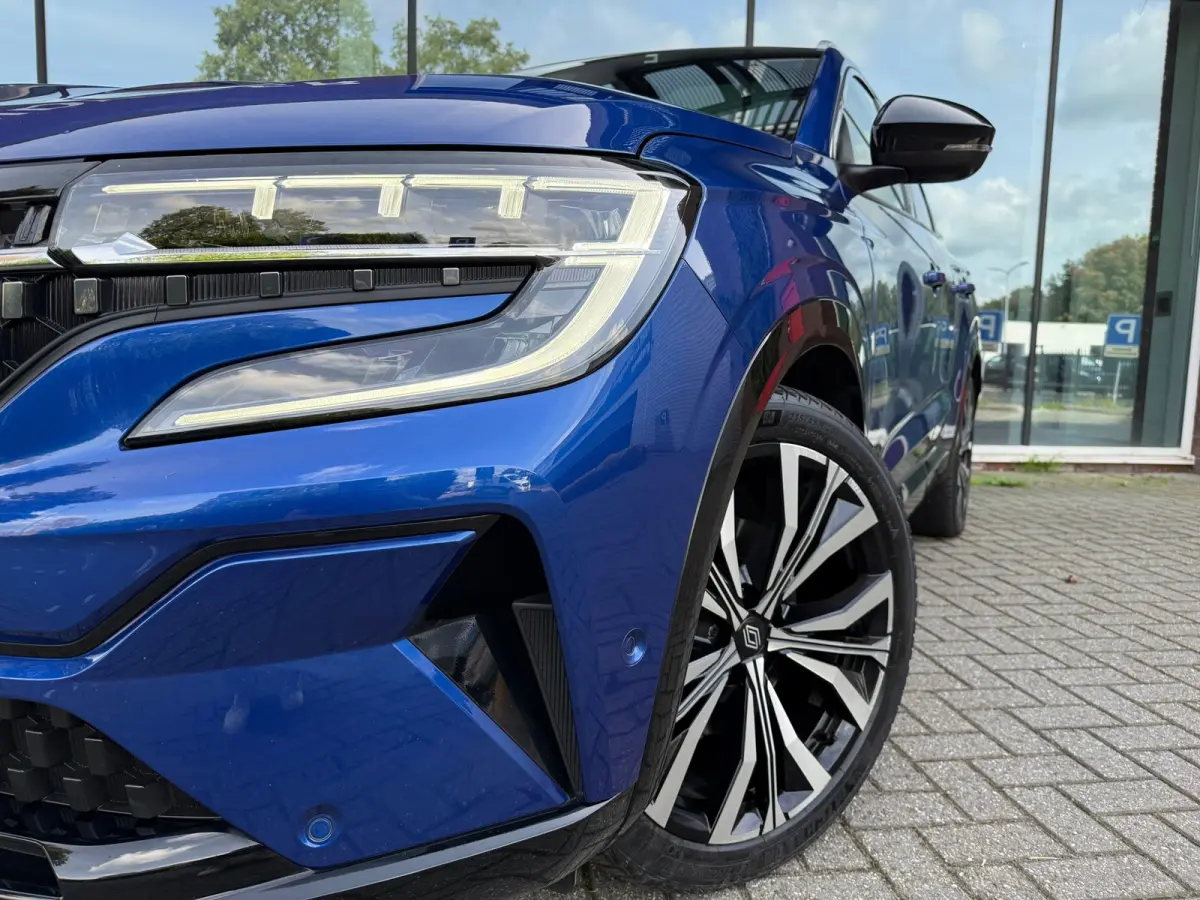 1.2 E-Tech full hybrid 200 iconic - Automaat - Glasdak - Winterpakket - Navi - 360 Camera
