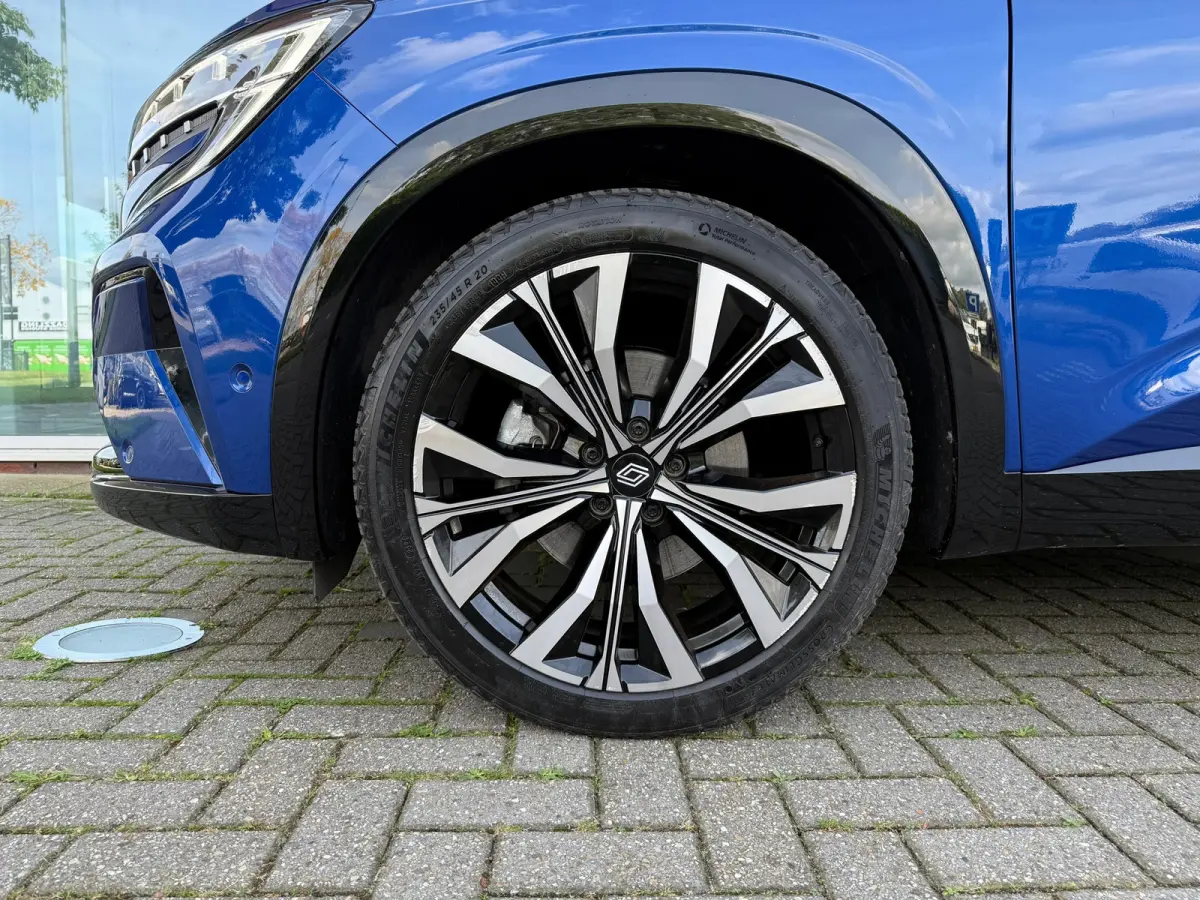 1.2 E-Tech full hybrid 200 iconic - Automaat - Glasdak - Winterpakket - Navi - 360 Camera