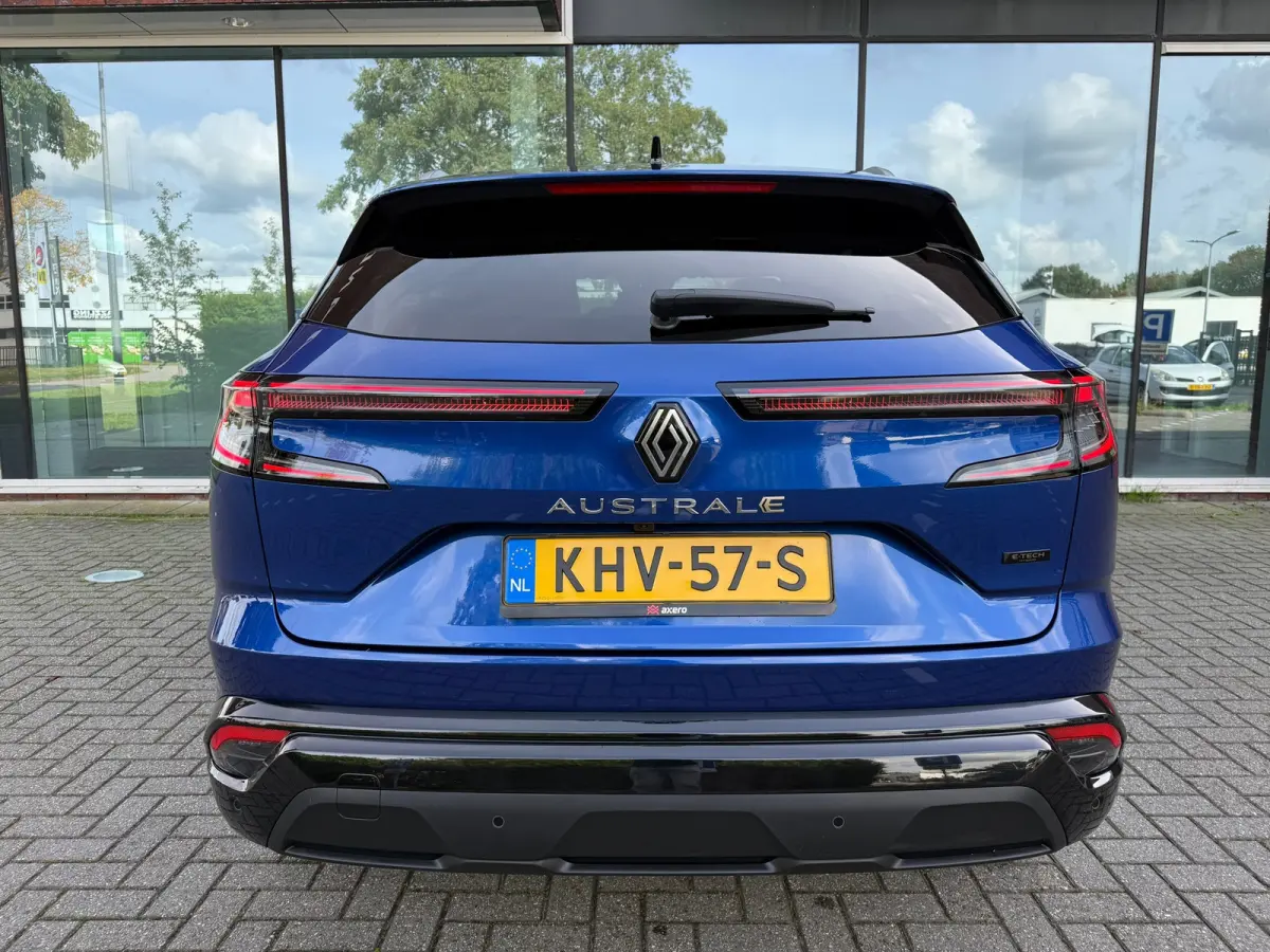 1.2 E-Tech full hybrid 200 iconic - Automaat - Glasdak - Winterpakket - Navi - 360 Camera