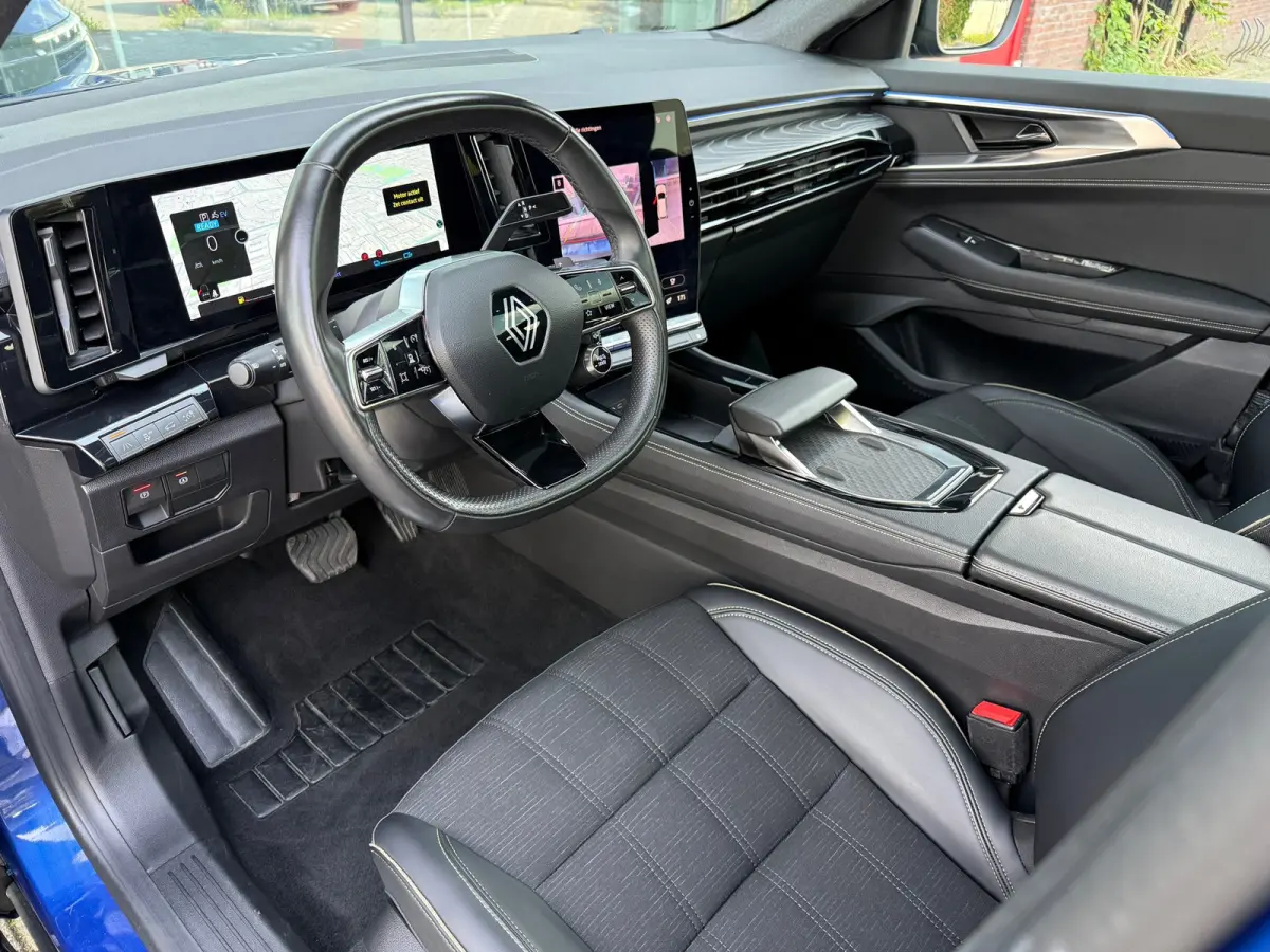 1.2 E-Tech full hybrid 200 iconic - Automaat - Glasdak - Winterpakket - Navi - 360 Camera