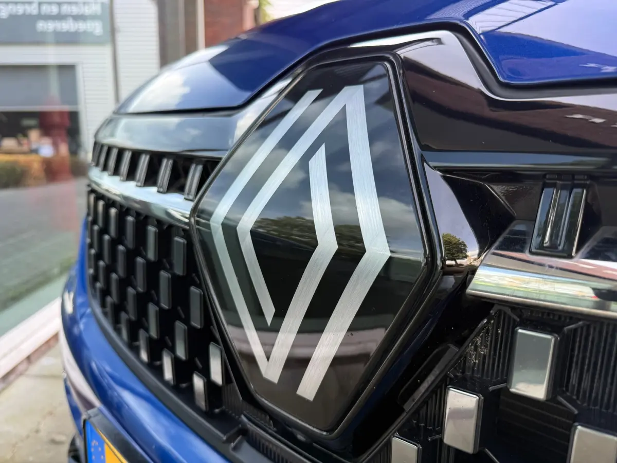 1.2 E-Tech full hybrid 200 iconic - Automaat - Glasdak - Winterpakket - Navi - 360 Camera