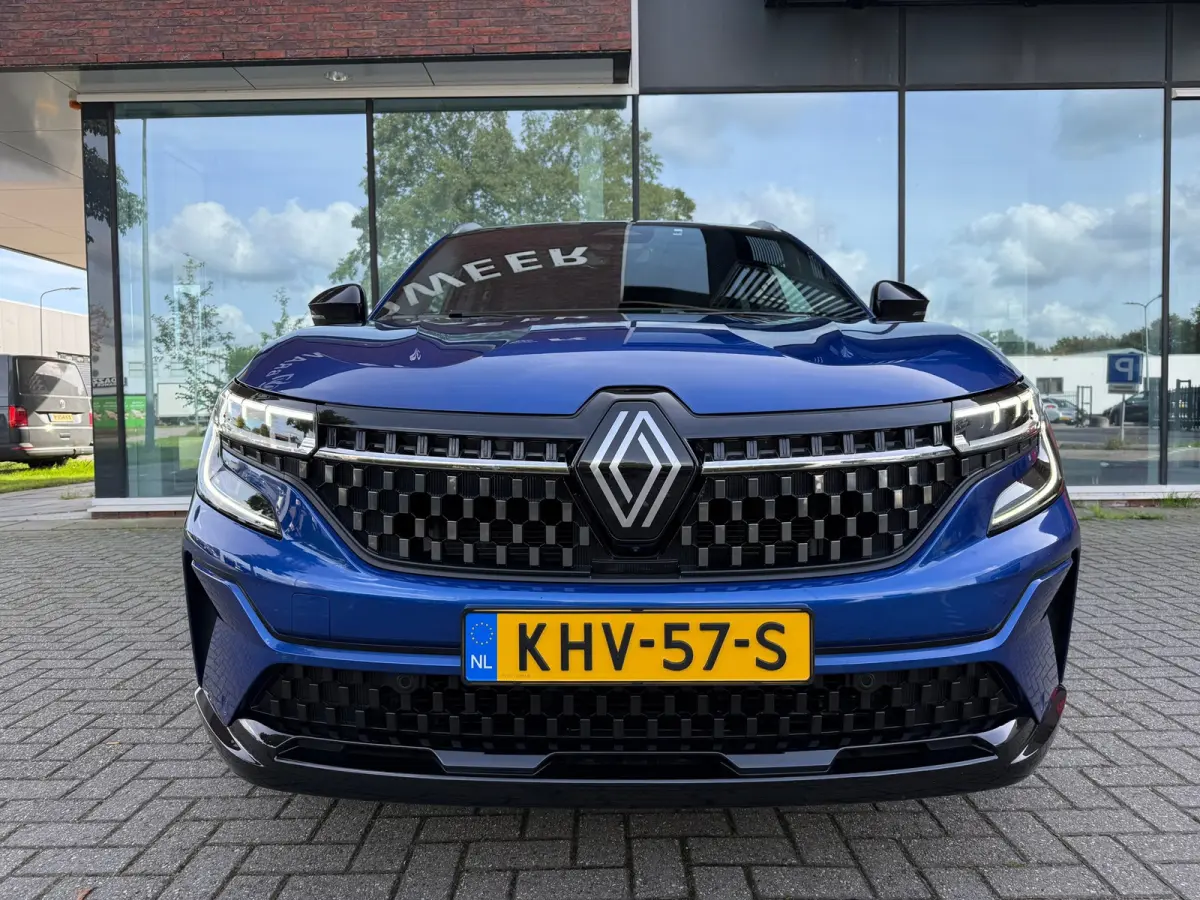 1.2 E-Tech full hybrid 200 iconic - Automaat - Glasdak - Winterpakket - Navi - 360 Camera