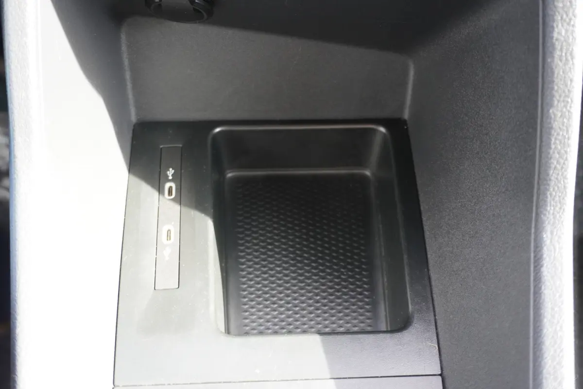 102PK Apple Carplay Parkeersensoren Multifunctioneel stuurwiel Cruise control
