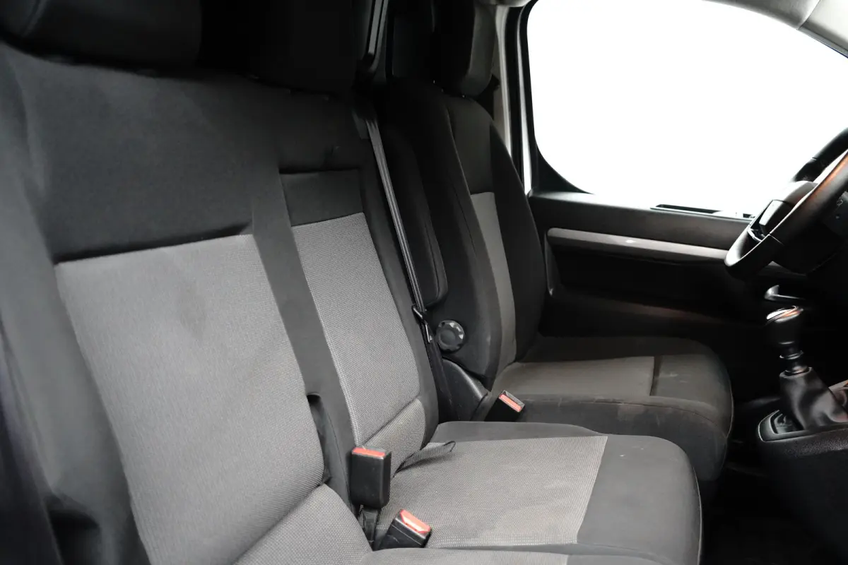 2.0 BlueHDi 145 L3 | Automatische airconditioning | Houtvloer Laadruimte met Antislip-profiel en Zijbekleding (Hout) met Wielkastbekleding | Multifunctioneel display met HD Touchscreen-kleur