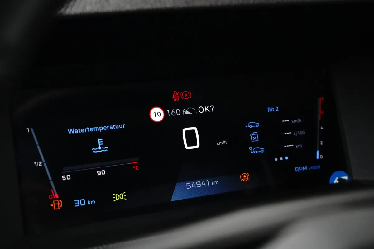 2.0 BlueHDi 145 L3 | Automatische airconditioning | Houtvloer Laadruimte met Antislip-profiel en Zijbekleding (Hout) met Wielkastbekleding | Multifunctioneel display met HD Touchscreen-kleur