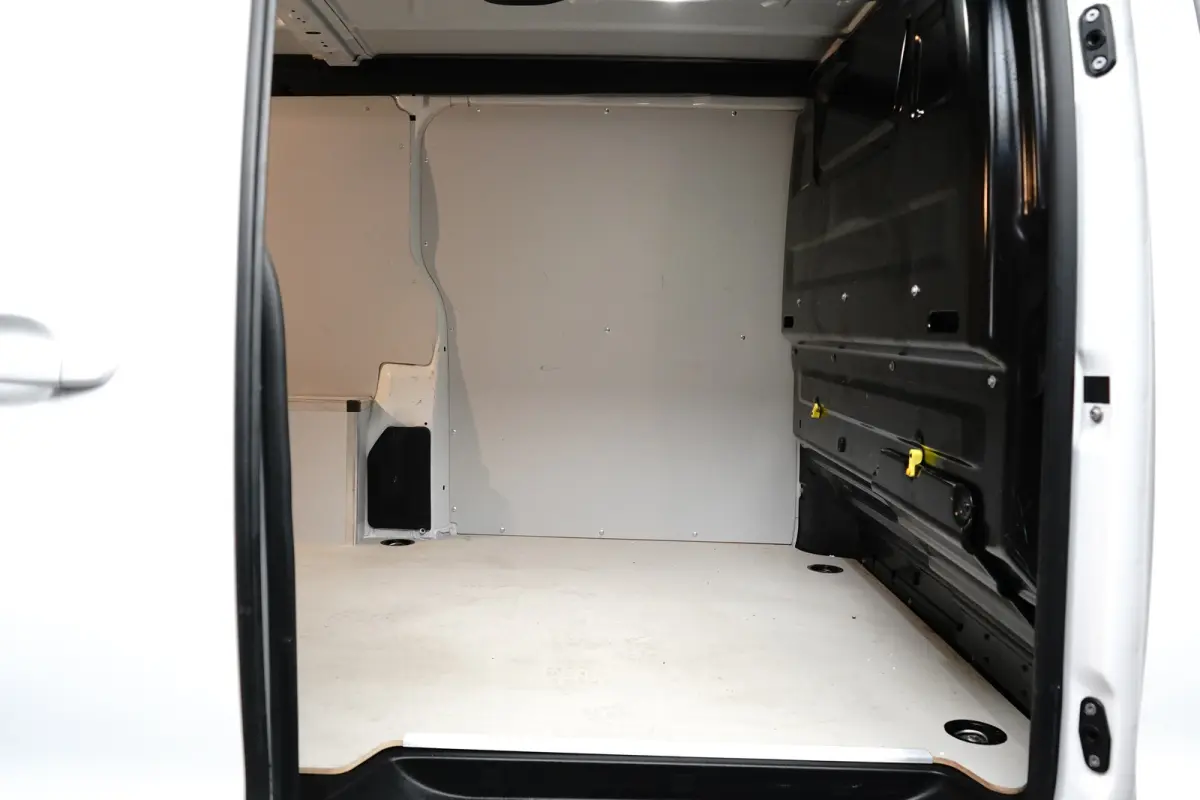 2.0 BlueHDi 145 L3 | Automatische airconditioning | Houtvloer Laadruimte met Antislip-profiel en Zijbekleding (Hout) met Wielkastbekleding | Multifunctioneel display met HD Touchscreen-kleur