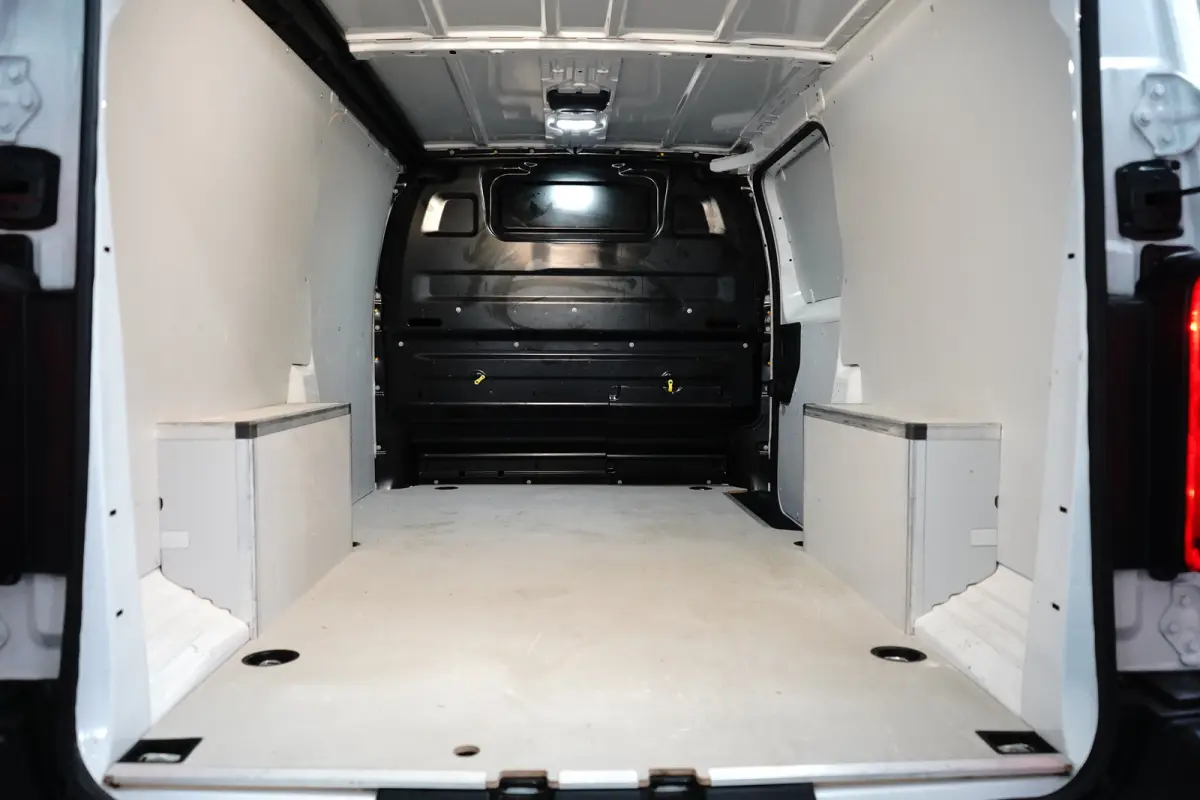 2.0 BlueHDi 145 L3 | Automatische airconditioning | Houtvloer Laadruimte met Antislip-profiel en Zijbekleding (Hout) met Wielkastbekleding | Multifunctioneel display met HD Touchscreen-kleur
