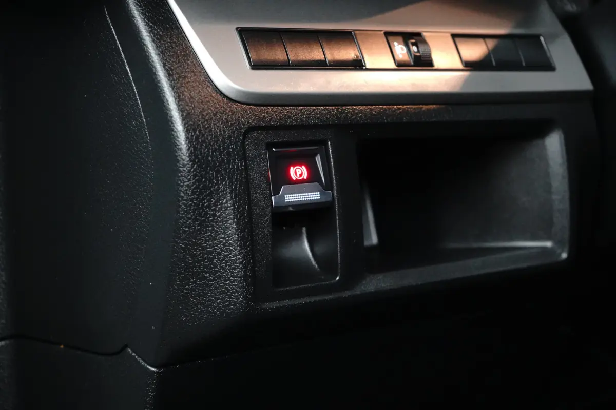 2.0 BlueHDi 145 L3 | Automatische airconditioning | Houtvloer Laadruimte met Antislip-profiel en Zijbekleding (Hout) met Wielkastbekleding | Multifunctioneel display met HD Touchscreen-kleur