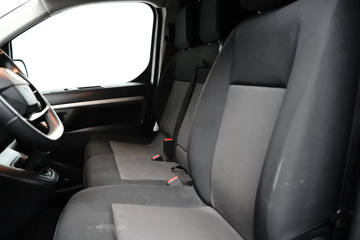 2.0 BlueHDi 145 L3 | Automatische airconditioning | Houtvloer Laadruimte met Antislip-profiel en Zijbekleding (Hout) met Wielkastbekleding | Multifunctioneel display met HD Touchscreen-kleur