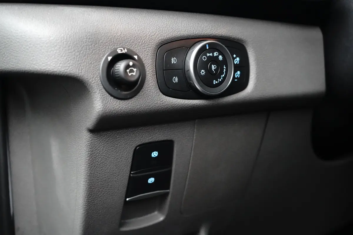 350 L4H1 Trend 68 kWh Pick-Up | 3500kg Trekgewicht! | 269pk | Laadbak | Nieuw | Snel Leverbaar! | Stoelverwarming | Voorruit verwarming | Navigatie | Apple / Android Carplay |