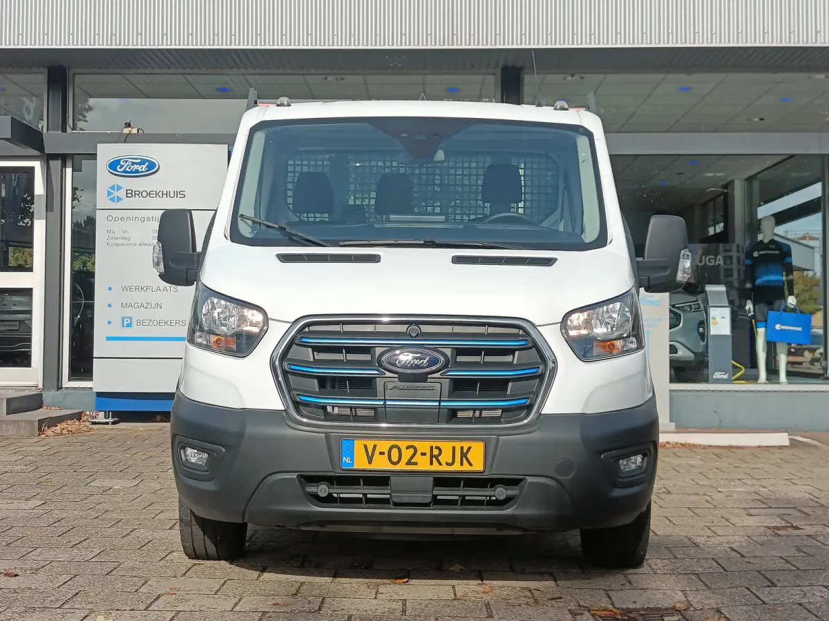 350 L4H1 Trend 68 kWh Pick-Up | 3500kg Trekgewicht! | 269pk | Laadbak | Nieuw | Snel Leverbaar! | Stoelverwarming | Voorruit verwarming | Navigatie | Apple / Android Carplay |