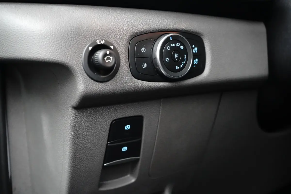 350 L4H1 Trend 68 kWh Pick-Up | 269pk | Laadbak | Nieuw | Snel Leverbaar! | Stoelverwarming | Voorruit verwarming | Navigatie | Apple / Android Carplay |