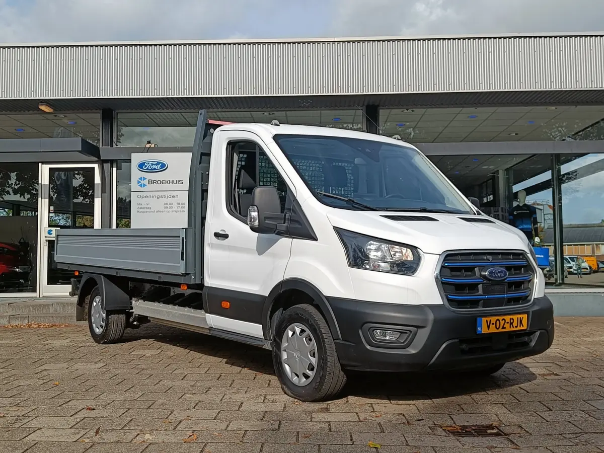 350 L4H1 Trend 68 kWh Pick-Up | 3500kg Trekgewicht! | 269pk | Laadbak | Nieuw | Snel Leverbaar! | Stoelverwarming | Voorruit verwarming | Navigatie | Apple / Android Carplay |