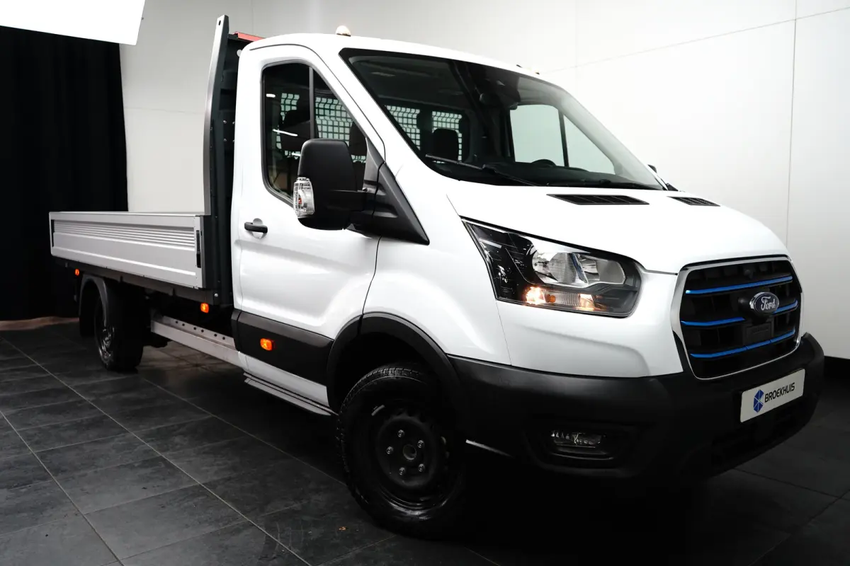 350 L4H1 Trend 68 kWh Pick-Up | 269pk | Laadbak | Nieuw | Snel Leverbaar! | Stoelverwarming | Voorruit verwarming | Navigatie | Apple / Android Carplay |