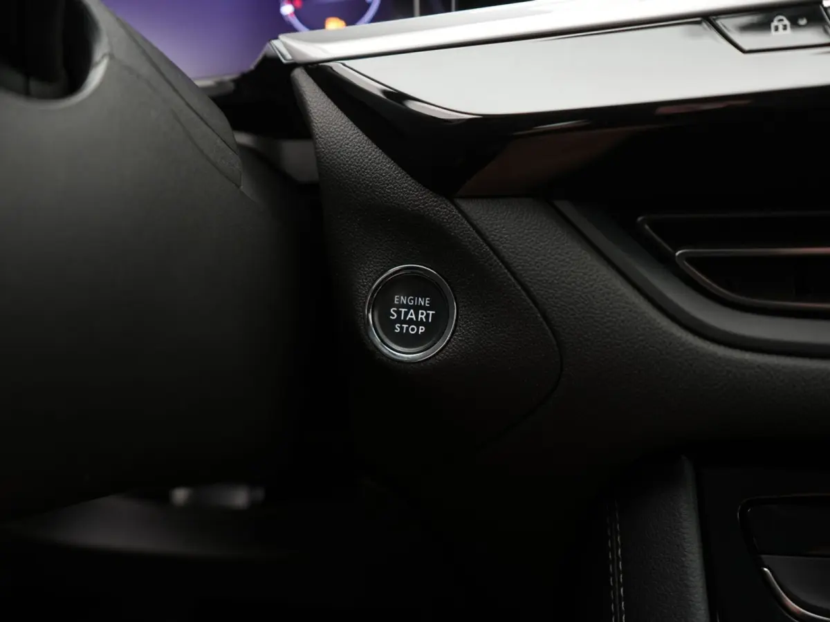 1.6 Turbo Plug-In Hybrid Business Edition - Automaat - Navi - Winterpakket - Camera - Parkeerhulp