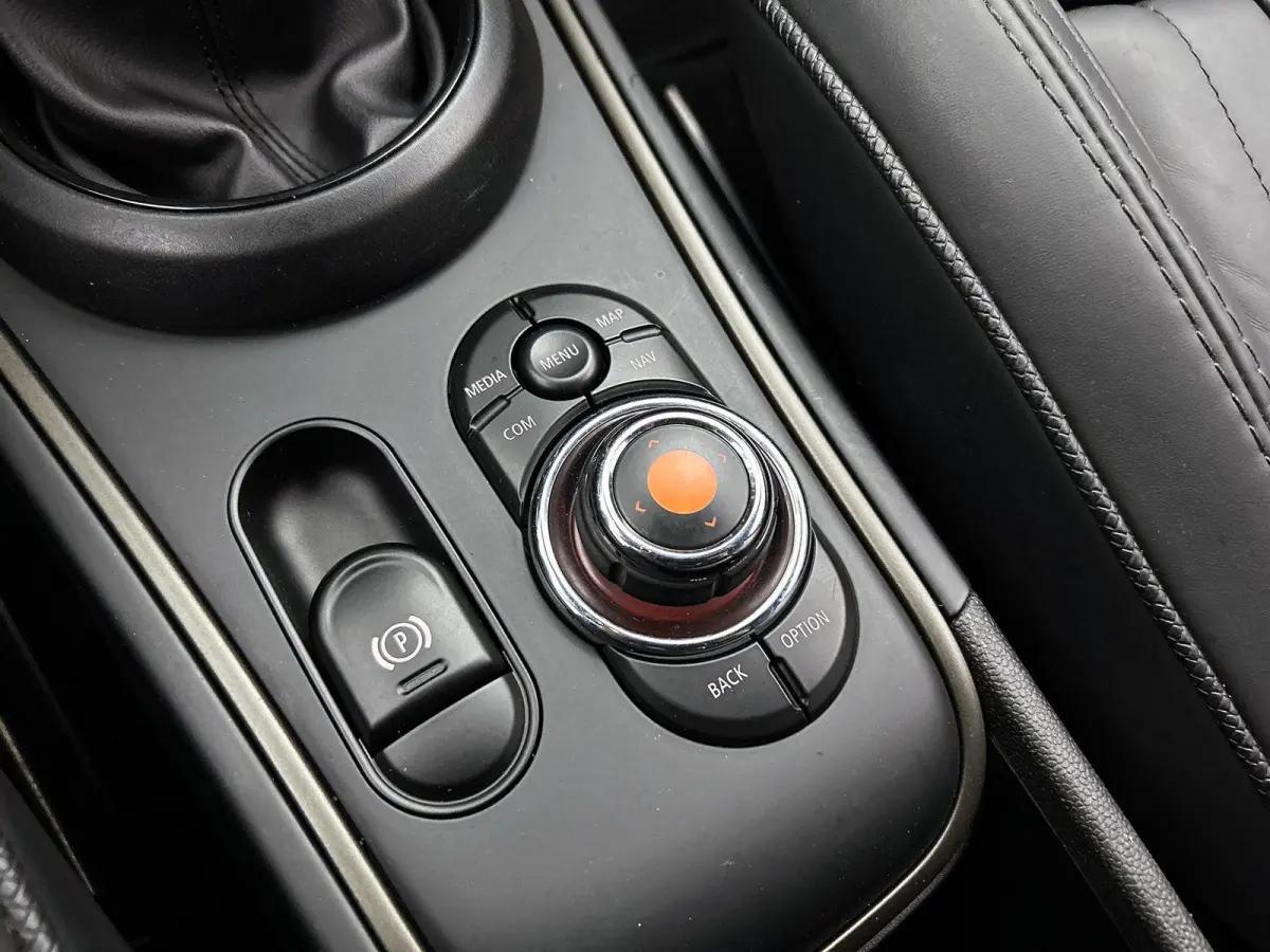 1.5 Cooper ALL4 Chili PHEV | HARMAN/KARDON | LEER | CAMERA | STOELVERWARMING | NAVIGATIE | ELEKTRISCH VERSTELBARE VOORSTOEL