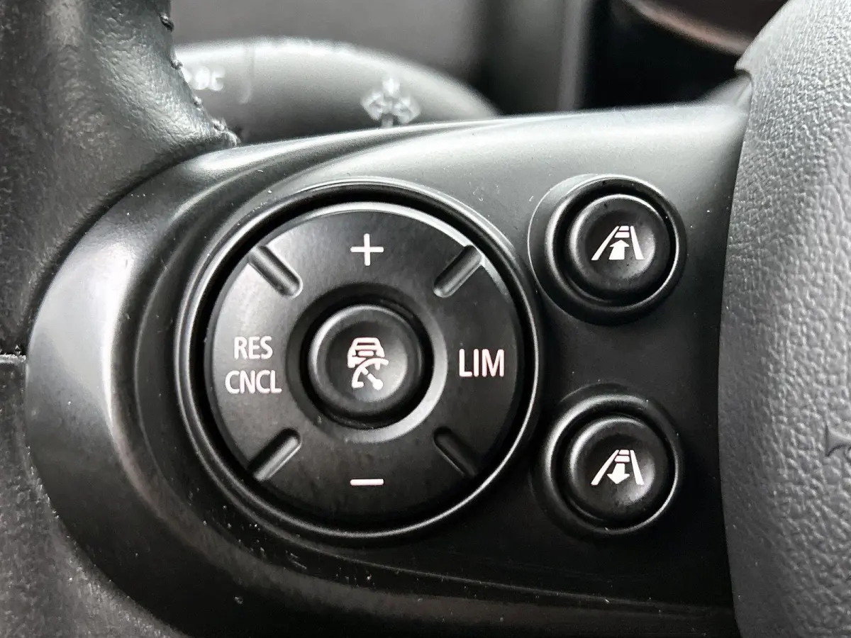 1.5 Cooper ALL4 Chili PHEV | HARMAN/KARDON | LEER | CAMERA | STOELVERWARMING | NAVIGATIE | ELEKTRISCH VERSTELBARE VOORSTOEL