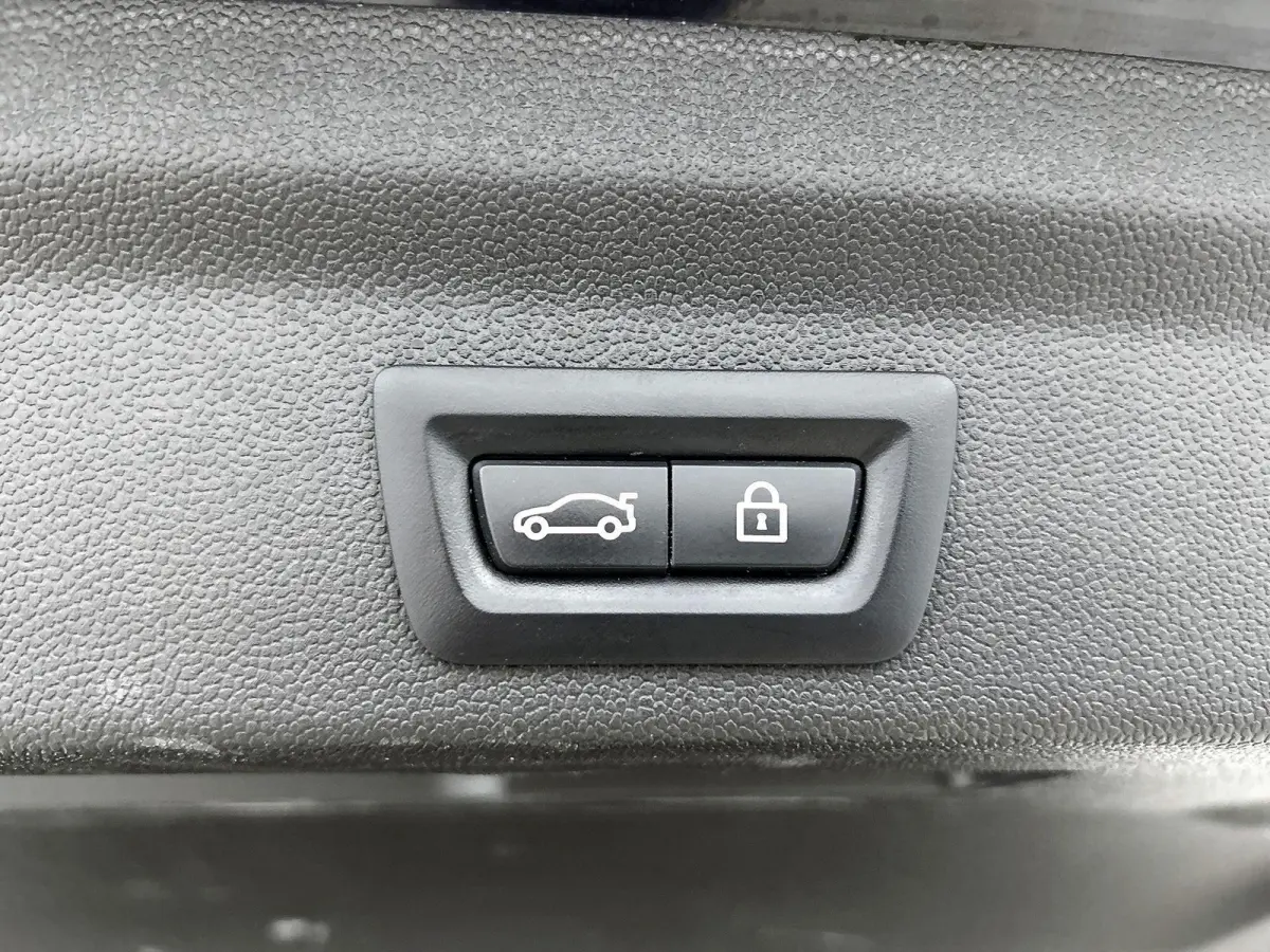 1.5 Cooper ALL4 Chili PHEV | HARMAN/KARDON | LEER | CAMERA | STOELVERWARMING | NAVIGATIE | ELEKTRISCH VERSTELBARE VOORSTOEL