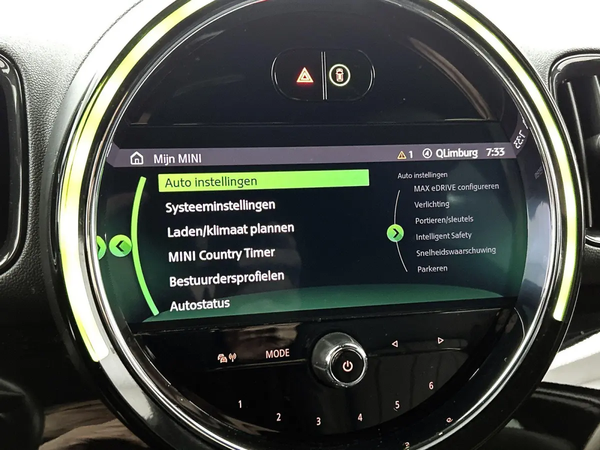 1.5 Cooper ALL4 Chili PHEV | HARMAN/KARDON | LEER | CAMERA | STOELVERWARMING | NAVIGATIE | ELEKTRISCH VERSTELBARE VOORSTOEL