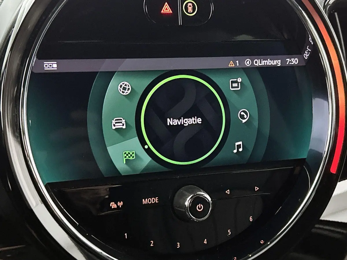 1.5 Cooper ALL4 Chili PHEV | HARMAN/KARDON | LEER | CAMERA | STOELVERWARMING | NAVIGATIE | ELEKTRISCH VERSTELBARE VOORSTOEL