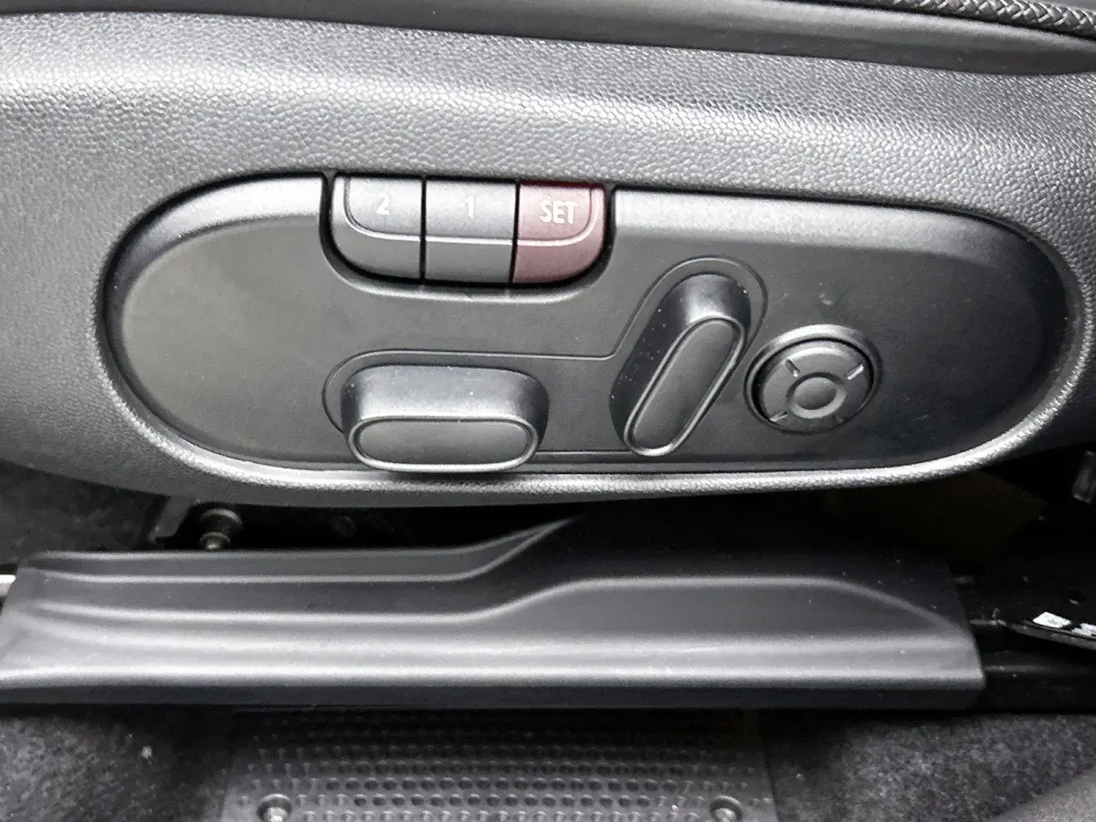 1.5 Cooper ALL4 Chili PHEV | HARMAN/KARDON | LEER | CAMERA | STOELVERWARMING | NAVIGATIE | ELEKTRISCH VERSTELBARE VOORSTOEL