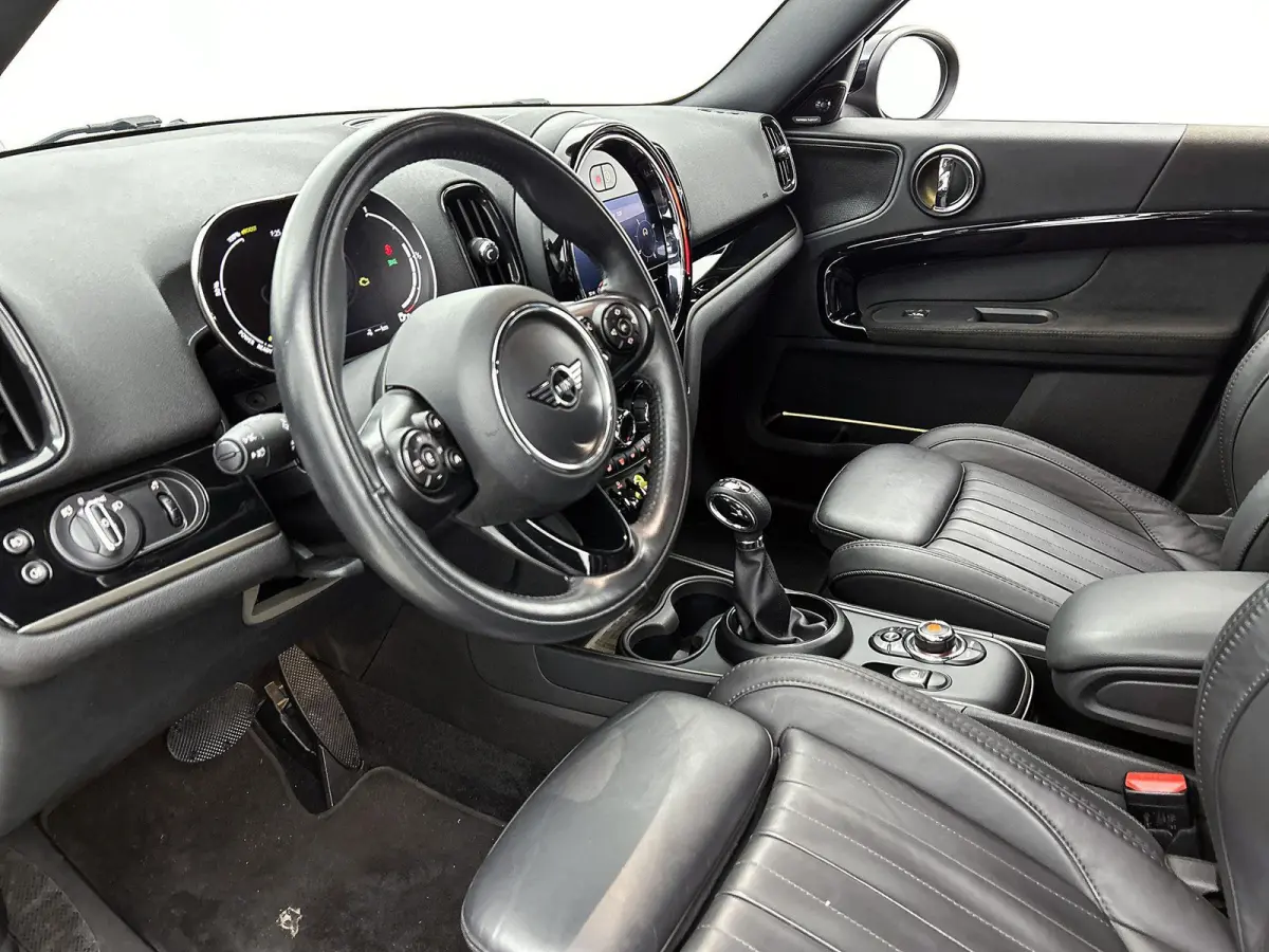 1.5 Cooper ALL4 Chili PHEV | HARMAN/KARDON | LEER | CAMERA | STOELVERWARMING | NAVIGATIE | ELEKTRISCH VERSTELBARE VOORSTOEL