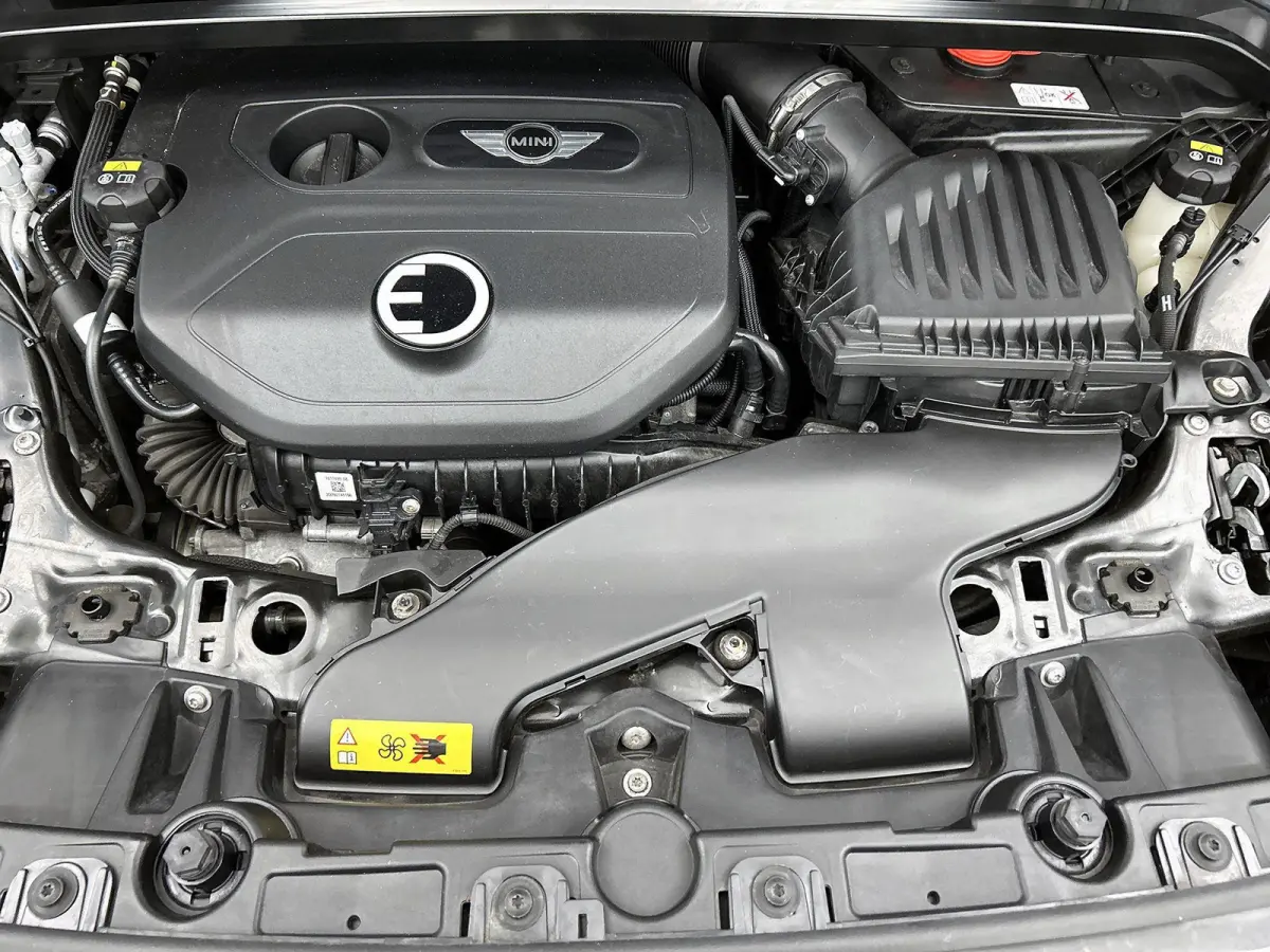 1.5 Cooper ALL4 Chili PHEV | HARMAN/KARDON | LEER | CAMERA | STOELVERWARMING | NAVIGATIE | ELEKTRISCH VERSTELBARE VOORSTOEL
