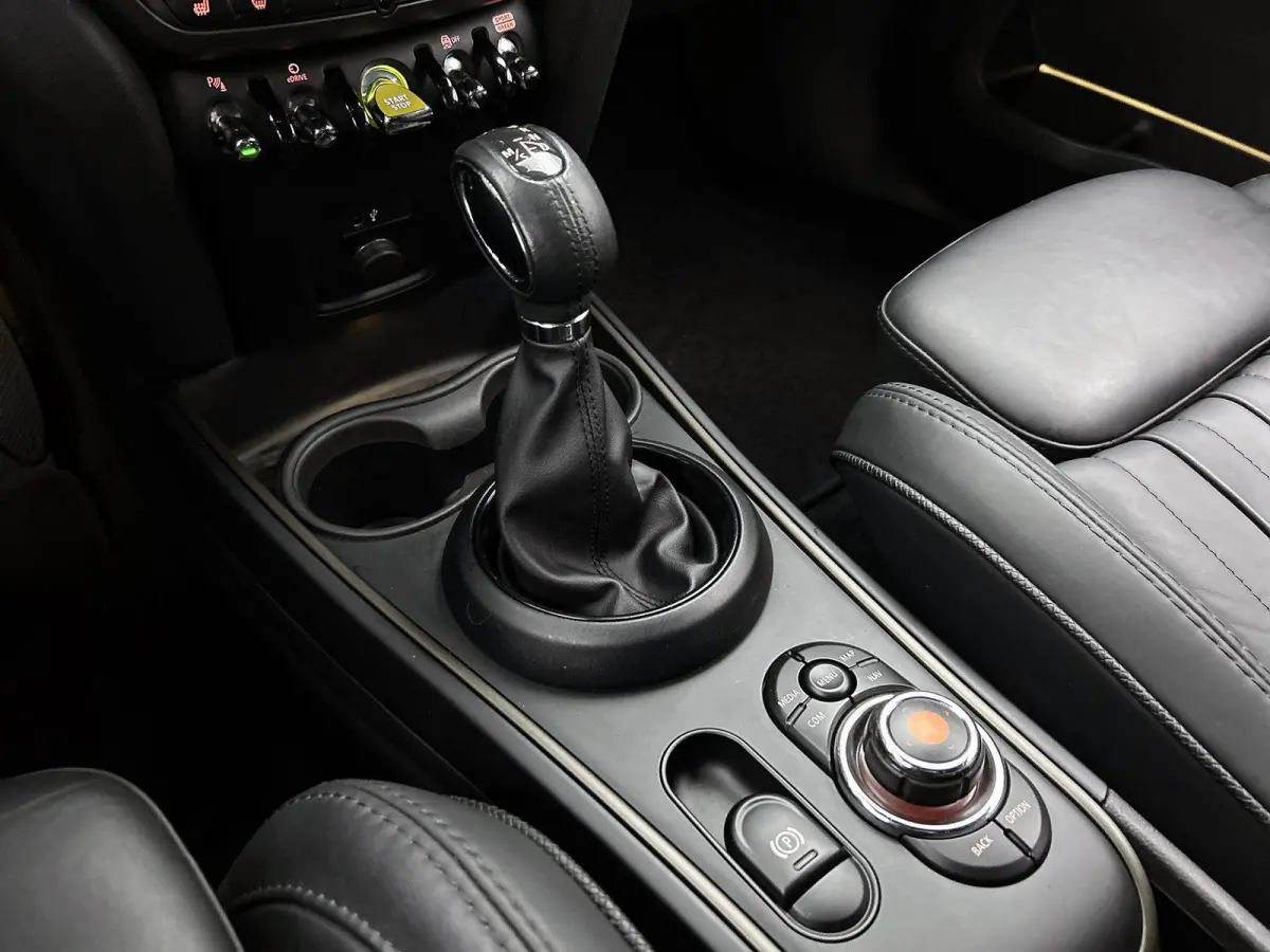1.5 Cooper ALL4 Chili PHEV | HARMAN/KARDON | LEER | CAMERA | STOELVERWARMING | NAVIGATIE | ELEKTRISCH VERSTELBARE VOORSTOEL