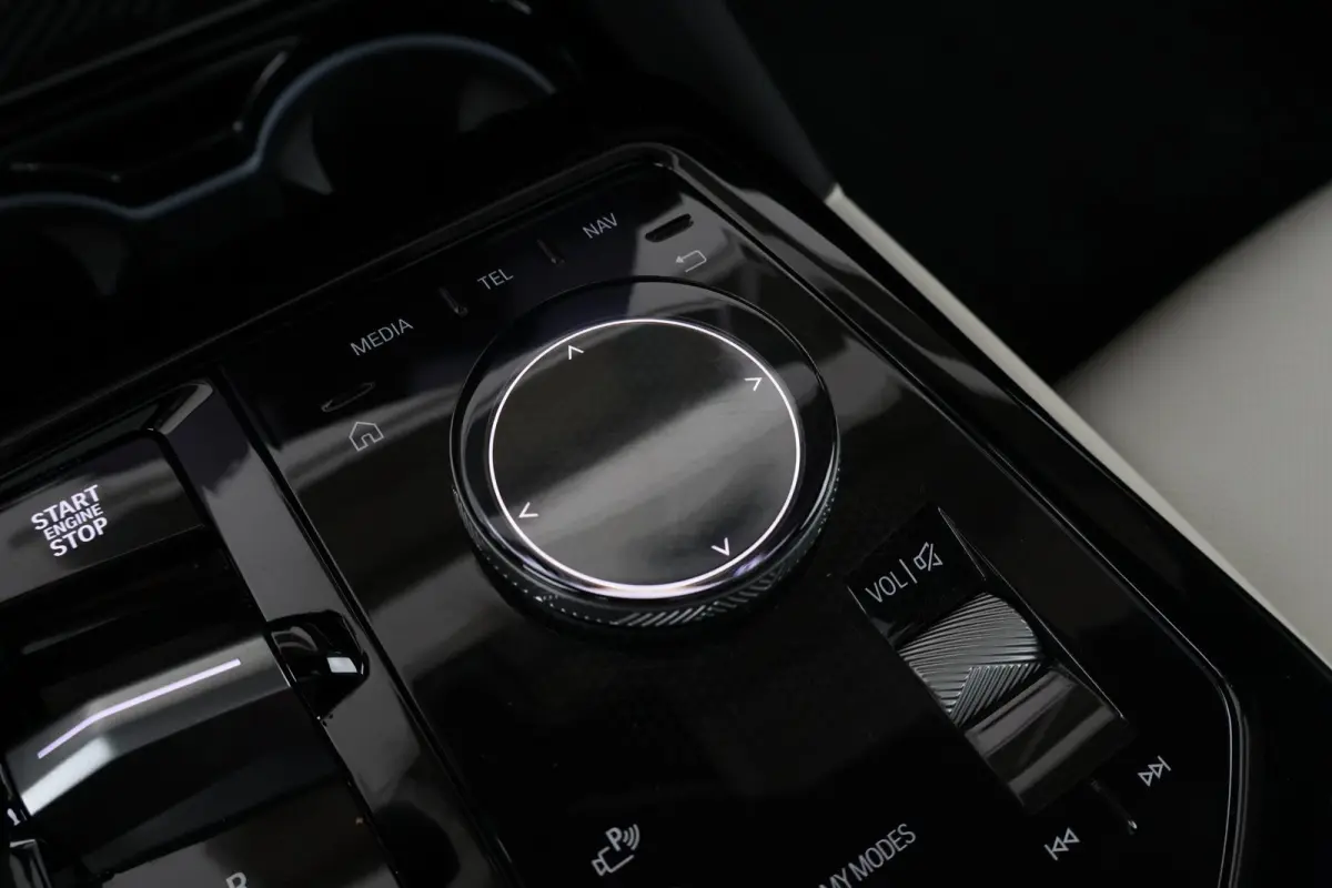 530e | SoH 100% | Sport Pakket pro | Trekhaak | Panorama Dak | Driving Assistant professional | Parking Assistant Plus | Harman Kardon | Verwarmde Voorstoelen |
