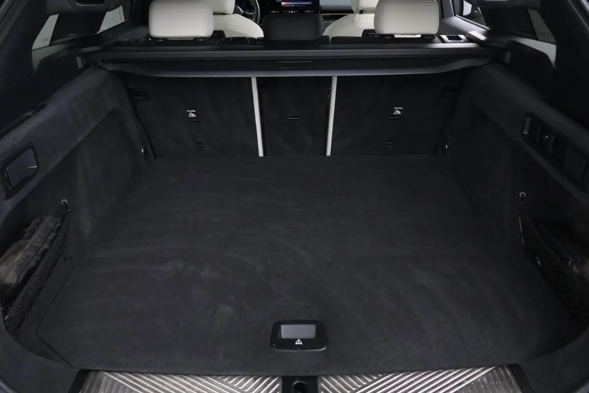 530e | SoH 100% | Sport Pakket pro | Trekhaak | Panorama Dak | Driving Assistant professional | Parking Assistant Plus | Harman Kardon | Verwarmde Voorstoelen |