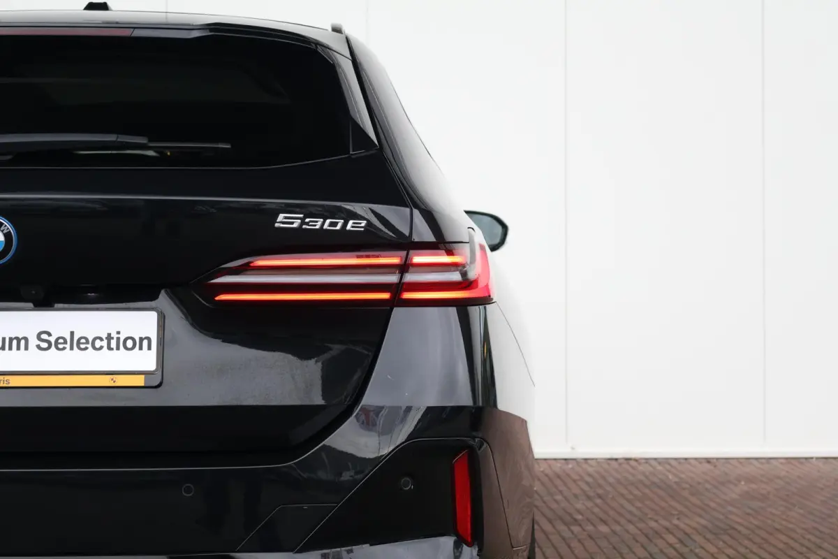 530e | SoH 100% | Sport Pakket pro | Trekhaak | Panorama Dak | Driving Assistant professional | Parking Assistant Plus | Harman Kardon | Verwarmde Voorstoelen |