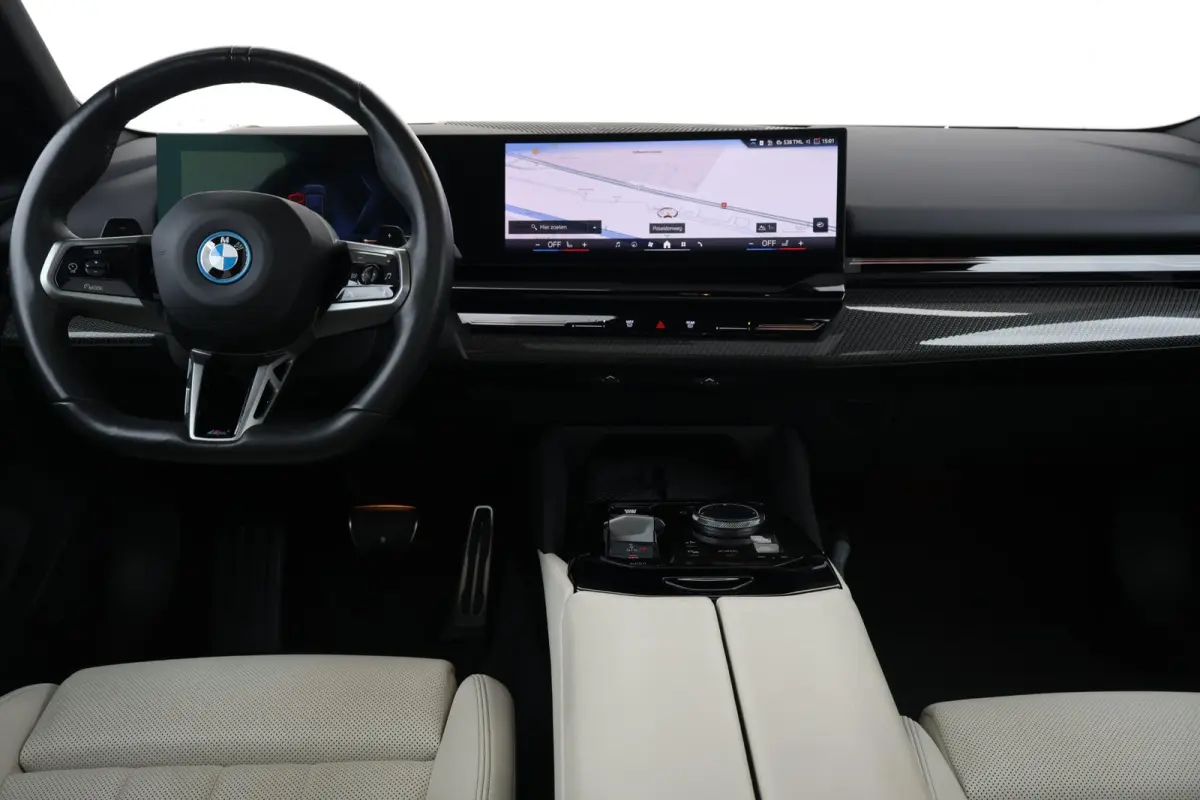 530e | SoH 100% | Sport Pakket pro | Trekhaak | Panorama Dak | Driving Assistant professional | Parking Assistant Plus | Harman Kardon | Verwarmde Voorstoelen |