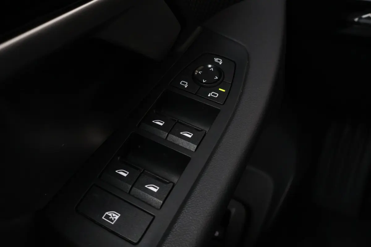 530e | SoH 100% | Sport Pakket pro | Trekhaak | Panorama Dak | Driving Assistant professional | Parking Assistant Plus | Harman Kardon | Verwarmde Voorstoelen |