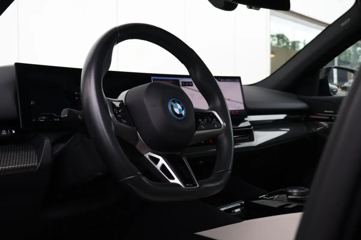 530e | SoH 100% | Sport Pakket pro | Trekhaak | Panorama Dak | Driving Assistant professional | Parking Assistant Plus | Harman Kardon | Verwarmde Voorstoelen |