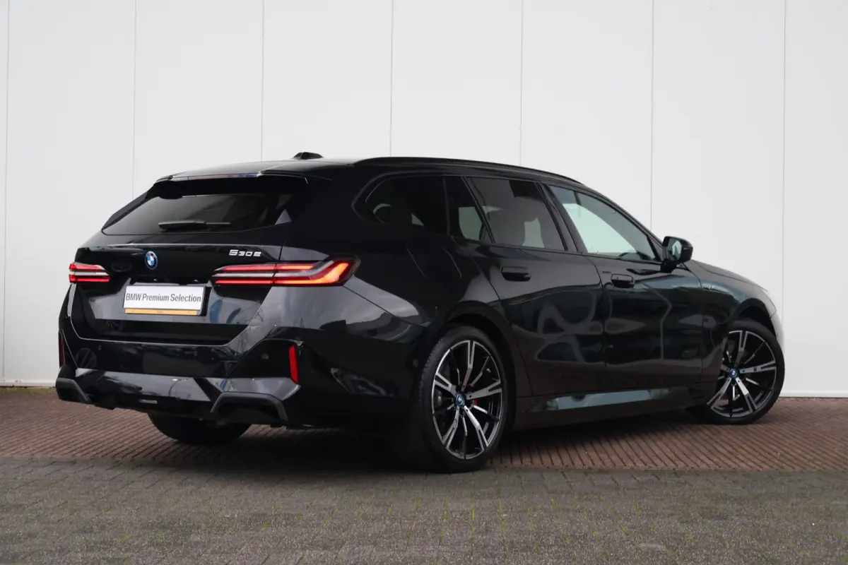 530e | SoH 100% | Sport Pakket pro | Trekhaak | Panorama Dak | Driving Assistant professional | Parking Assistant Plus | Harman Kardon | Verwarmde Voorstoelen |