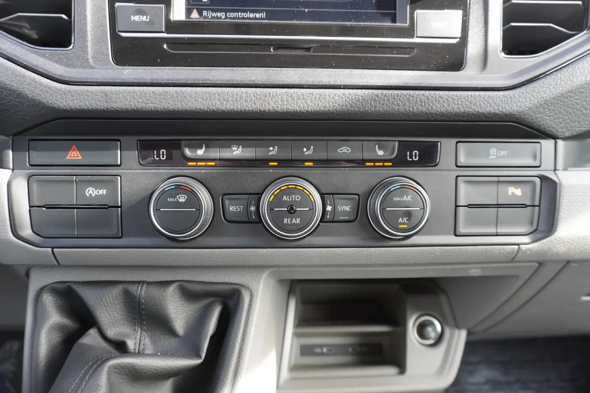 140pk L3H3/L2H2 6 persoons Apple Carplay Trekhaak Camera Parkeersensoren Cruise control Stoelverwarming