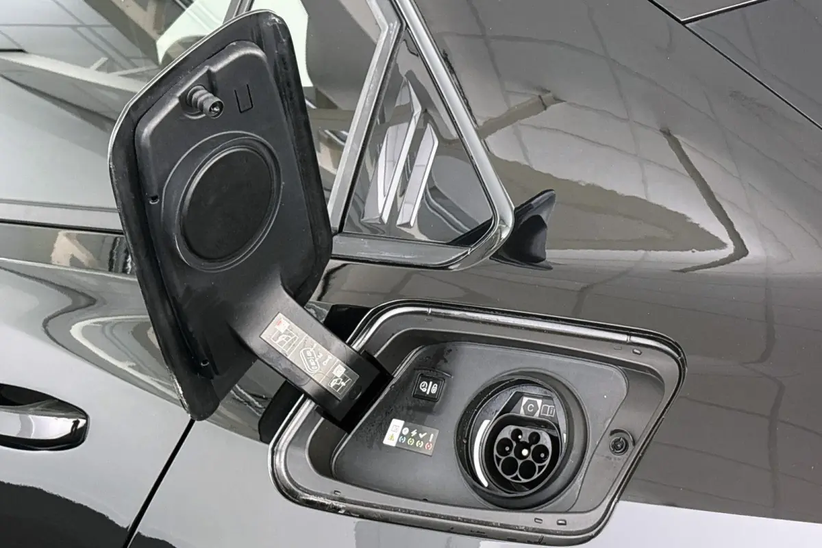1.6 Hybrid GS Line Pano Stuur-Stoelverwarming 360 Camera Keyless