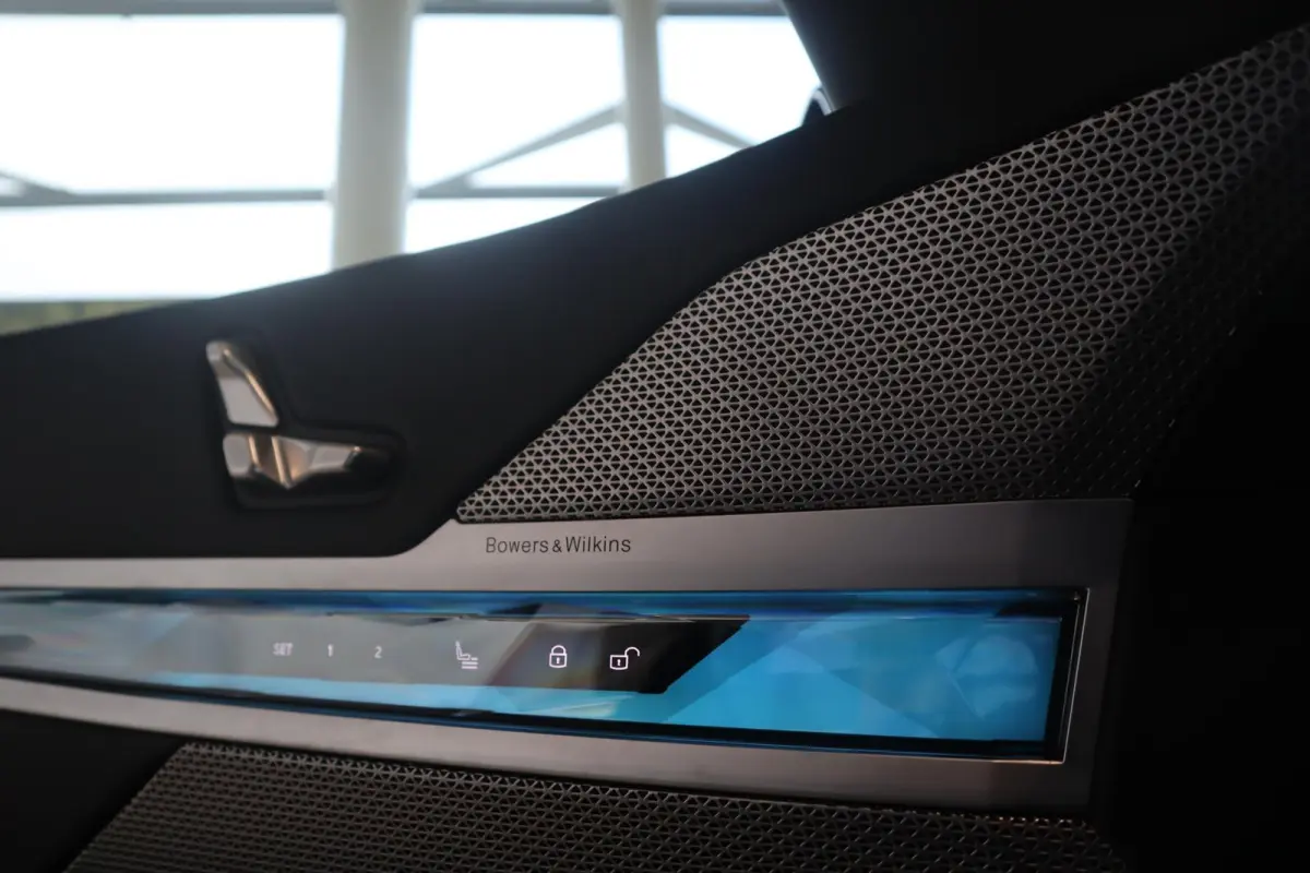 xDrive60 M Sportpakket Pro | Climate Acoustics Pack | Driving Assistant Professional | Parking Assistant professional |