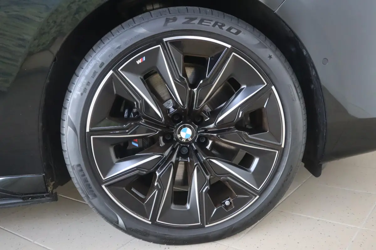 xDrive60 M Sportpakket Pro | Climate Acoustics Pack | Driving Assistant Professional | Parking Assistant professional |