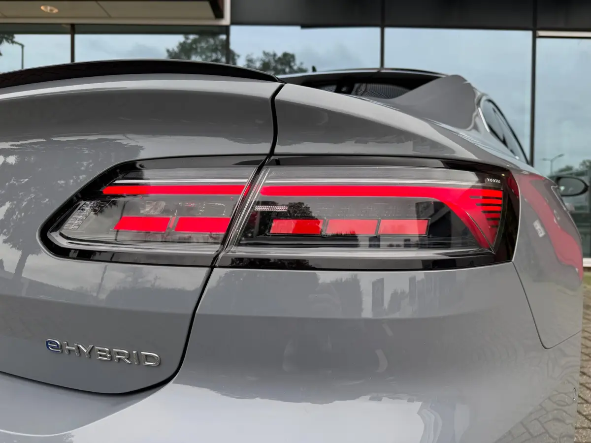 1.4 TSI eHybrid R-Line Business+ - Automaat - Winterpakket - Navi - Org.NL