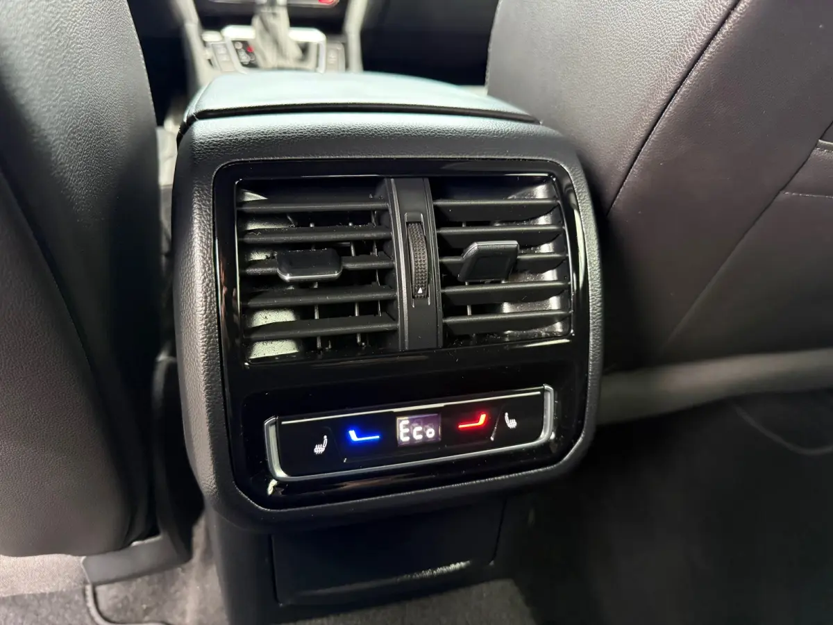 1.4 TSI eHybrid R-Line Business+ - Automaat - Winterpakket - Navi - Org.NL