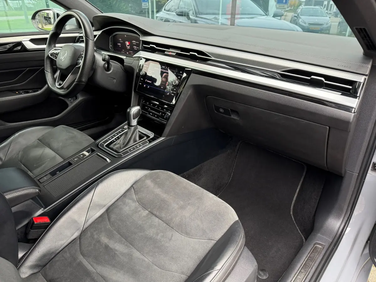 1.4 TSI eHybrid R-Line Business+ - Automaat - Winterpakket - Navi - Org.NL