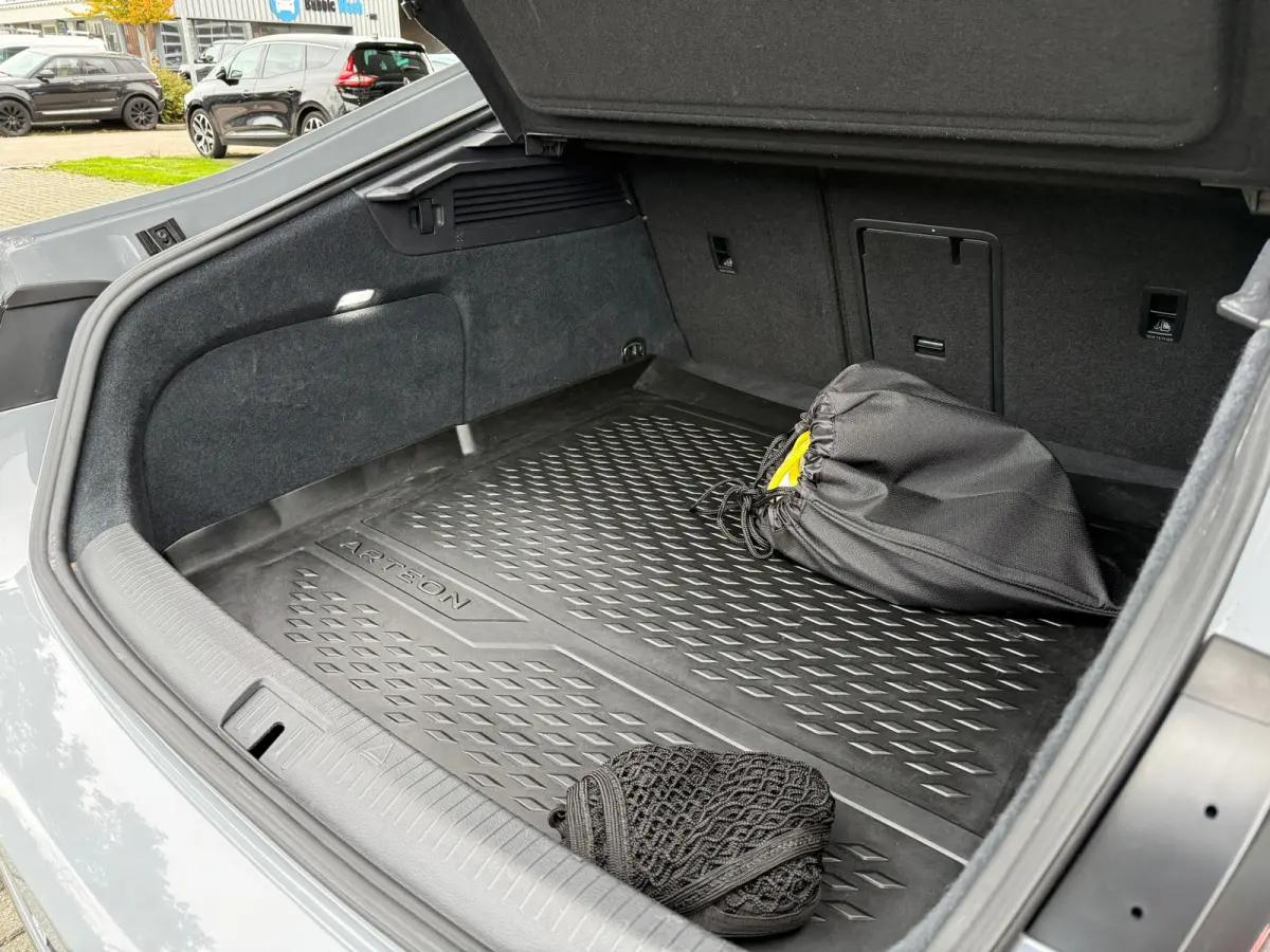 1.4 TSI eHybrid R-Line Business+ - Automaat - Winterpakket - Navi - Org.NL
