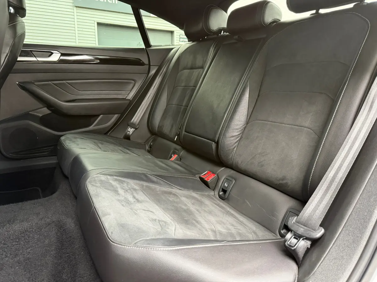 1.4 TSI eHybrid R-Line Business+ - Automaat - Winterpakket - Navi - Org.NL