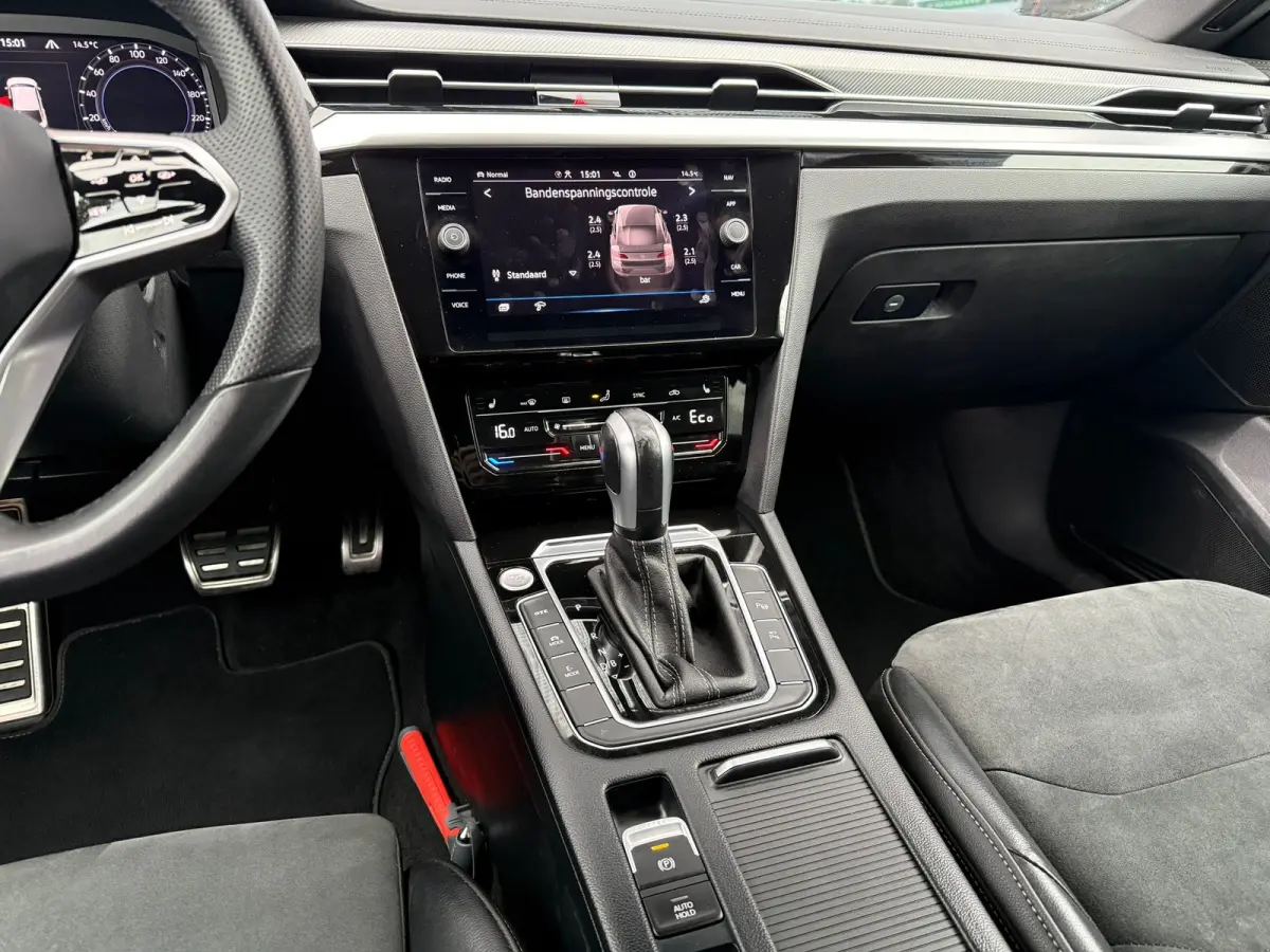 1.4 TSI eHybrid R-Line Business+ - Automaat - Winterpakket - Navi - Org.NL