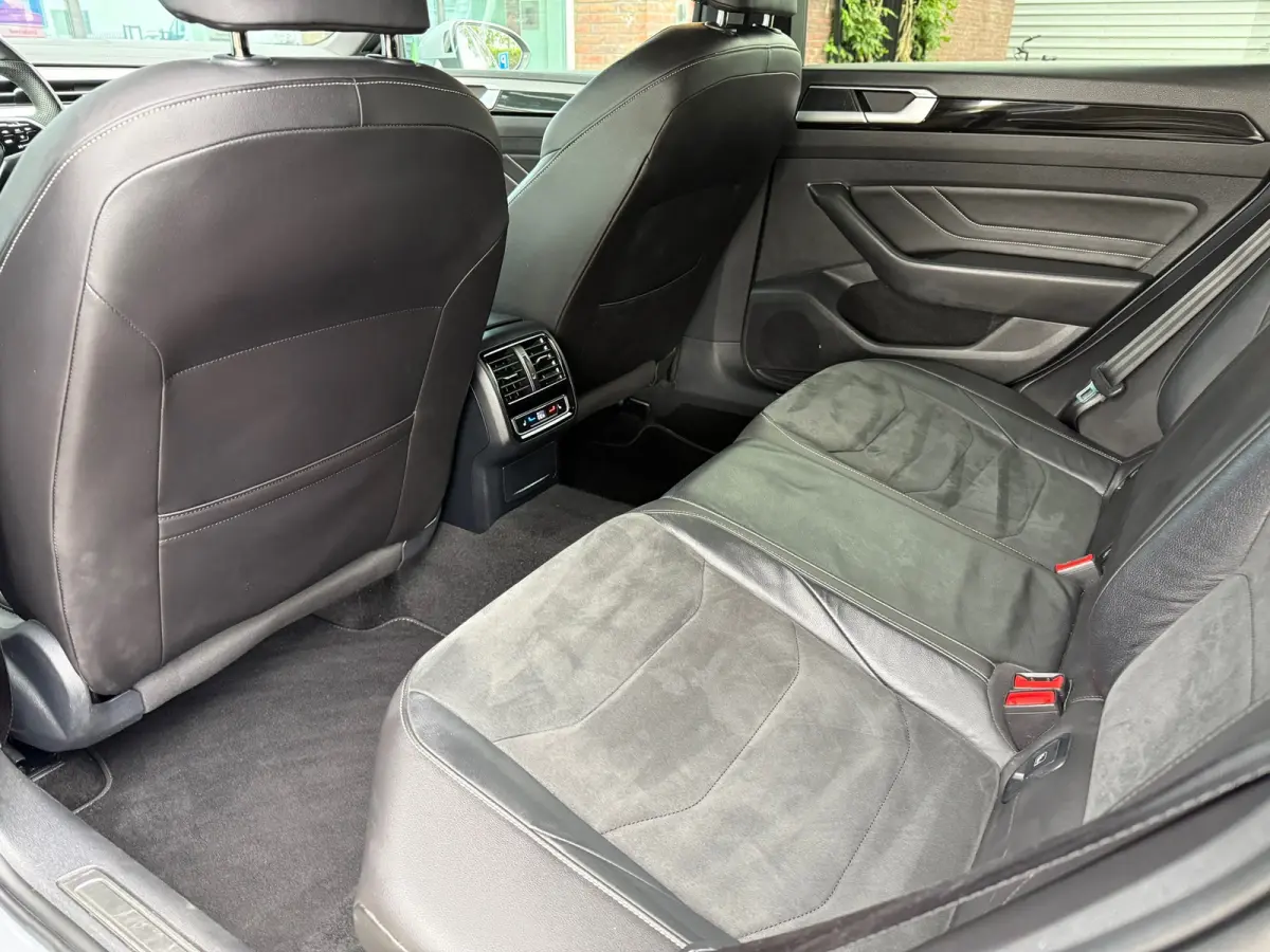 1.4 TSI eHybrid R-Line Business+ - Automaat - Winterpakket - Navi - Org.NL
