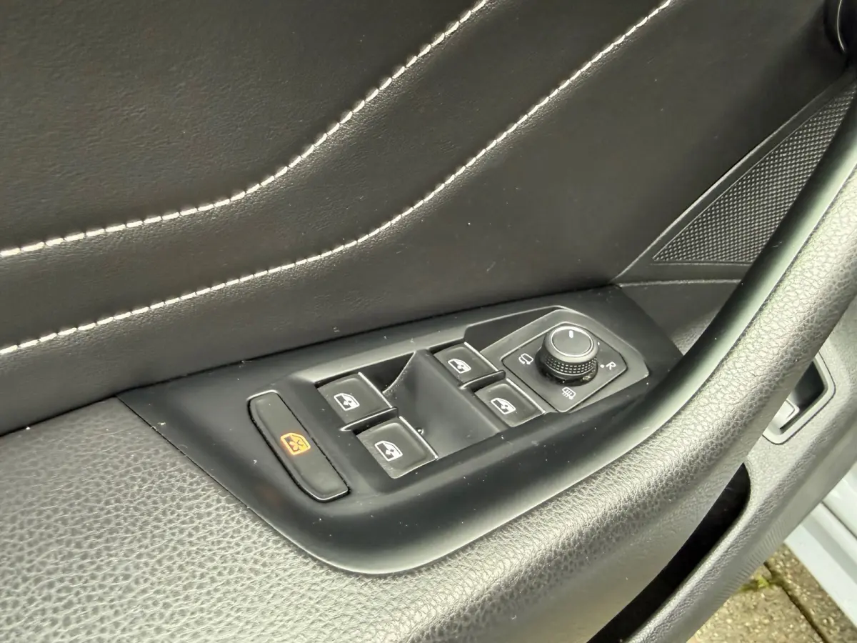 1.4 TSI eHybrid R-Line Business+ - Automaat - Winterpakket - Navi - Org.NL