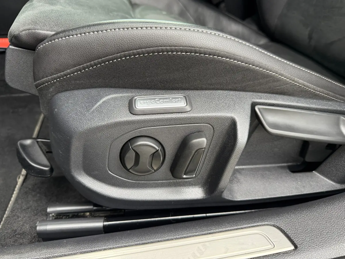 1.4 TSI eHybrid R-Line Business+ - Automaat - Winterpakket - Navi - Org.NL
