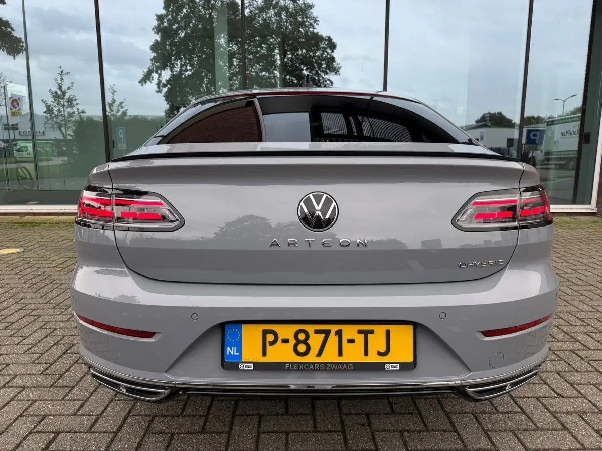 1.4 TSI eHybrid R-Line Business+ - Automaat - Winterpakket - Navi - Org.NL