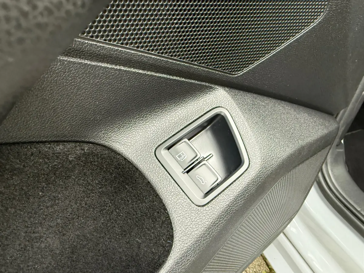 1.4 TSI eHybrid R-Line Business+ - Automaat - Winterpakket - Navi - Org.NL